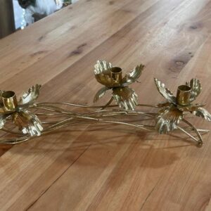 Porta velas metal dourado 3 suportes 40cm