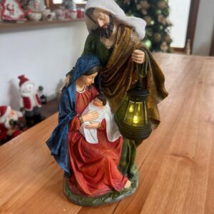 Sagrada família em resina com led 31x17,5x10cm