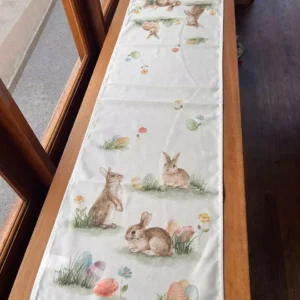Trilho de mesa branco coelho e ovos