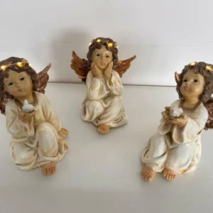 Trio de anjos sentados em resina com led 20cm