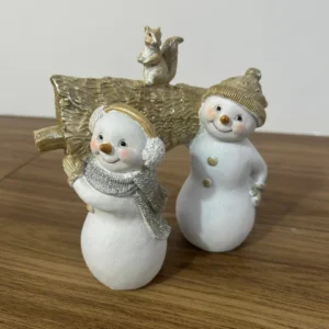 Boneco neve com esquilo em resina 15cm