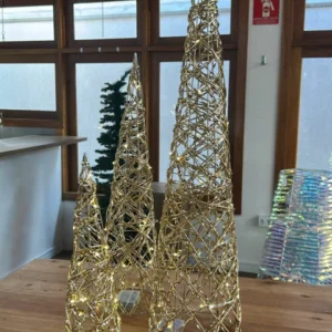 Cones vazados dourados com led 3 pçs.