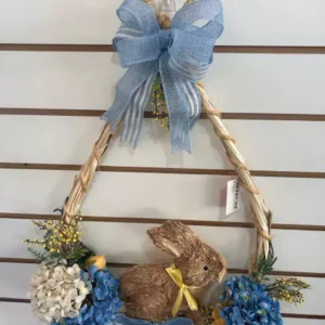 Guirlanda gota com coelho e hortênsias azuis 65cm