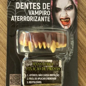 Maquiagem Dentes de vampiro aterrorizante
