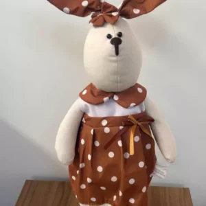 Coelha de tecido em pé branco e marrom 43cm