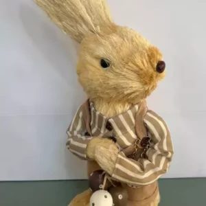 Coelho em pé de palha bege 45cm