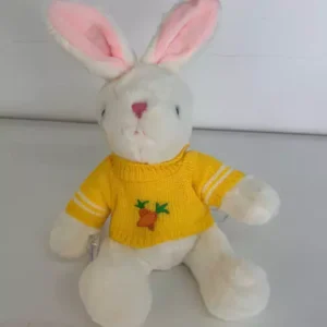 Coelho pelúcia roupa amarela 30cm