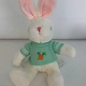 Coelho pelúcia roupa verde 30cm