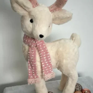 Rena em pé creme com cachecol rosa 55cm