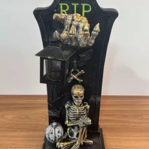 Esqueleto na lápide resina 38cm