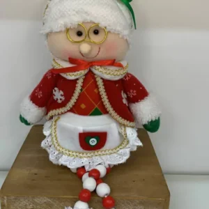 Mamãe Noel sentada com perninhas de bolas