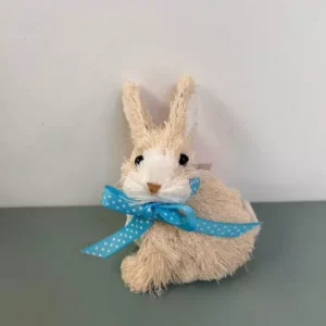 Coelha sentada com laço azul palha 10cm