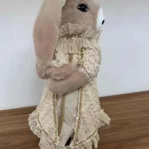 Coelha realeza bege 48cm