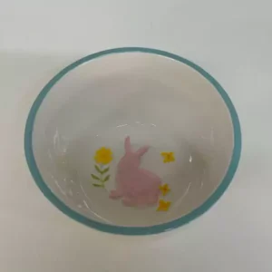 Bowl porcelana branco com fundo de coelho