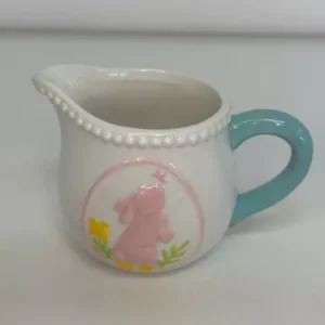 Jarrinha de porcelana branca com relevo 9cm