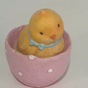 Pintinho no ovo rosa em resina 10x8cm