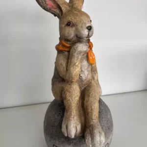 Coelho decorativo com laço 41cm