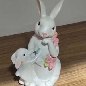 Coelha com filhote em resina 21cm