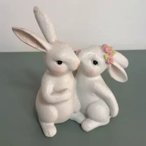 Casal coelhos em resina 18cm