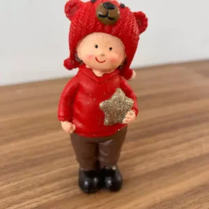 Menino roupa vermelha em resina 11cm