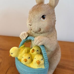 Coelho de resina com cesta de pintinhos 24cm