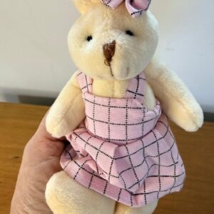 Mini coelha roupa rosa 20cm