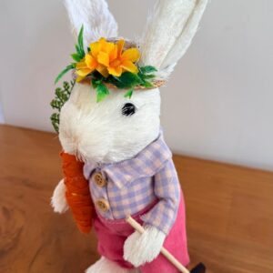 Coelho com chapéu de palha 32cm