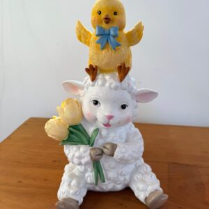 Ovelha com pintinho de resina 29cm