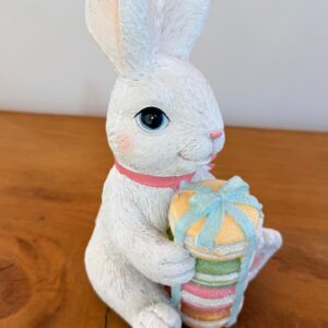 Coelho de resina com macarrons 21,5cm