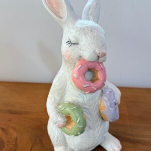 Coelho com donuts de resina 31cm