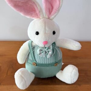 Coelho roupa verde 25x15x33cm