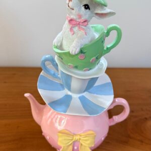 Coelho no bule de resina 26cm