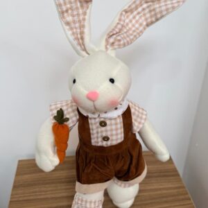 Coelho jeans camisa morango 68x24x13cm