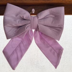 Laço lilás pelúcia GG 50x50cm