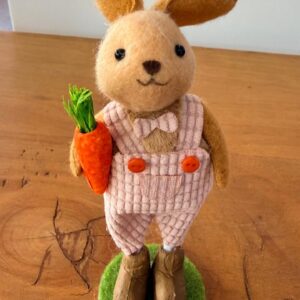 Mini coelho macacão rosa 16cm