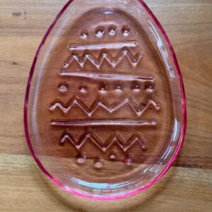 Prato ovo de vidro rosa 15x20cm