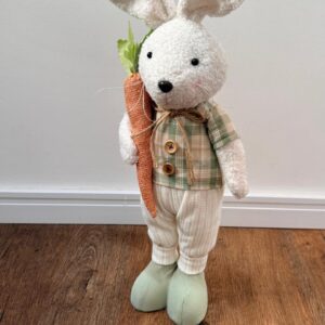 Coelho em pé roupa xadrez verde branca 60cm