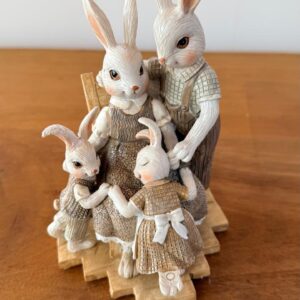 Familia coelhos de resina 16x10cm