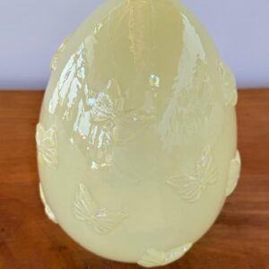 Ovo decorativo com led amarelo 19x14x14cm