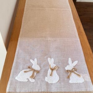 Caminho de de mesa tecido cru com coelhos 40x172cm