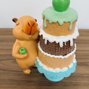 Capivara com bolo de resina 20cm