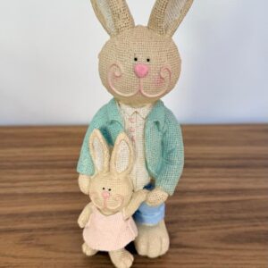 Papai Coelho com filhote de resina 21cm