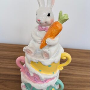 Coelho nas xícaras de resina 24cm