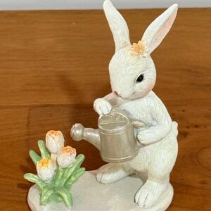 Coelha decorativa de resina 12,5cm