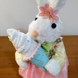 Coelha em pé com sorvete 26cm