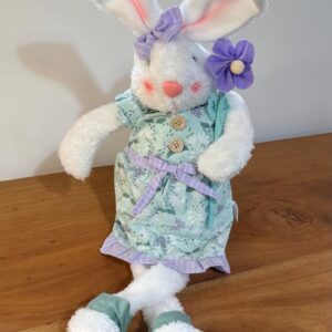 Coelha sentada lilás verde 65cm