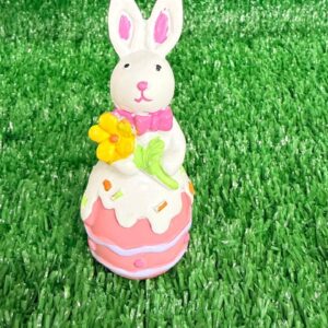 Coelha no ovo rosa de resina 12,5cm