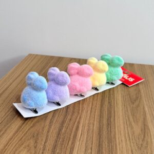 Coelho decorativo flocado com clip