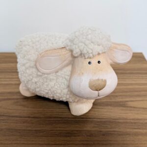 Ovelha decorativa de resina 15x9x19cm