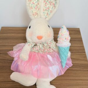 Coelha deitada roupa rosa com sorvete 29x21x16cm (cópia)